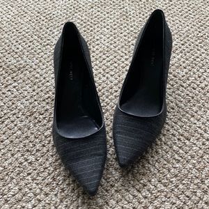 Nine West Kitten Heel Pumps Black with Grey/Light Blue pin stripes Sz 9.5 NWT